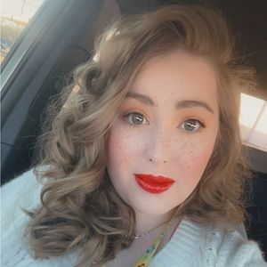 Meet your Posher, Chloe